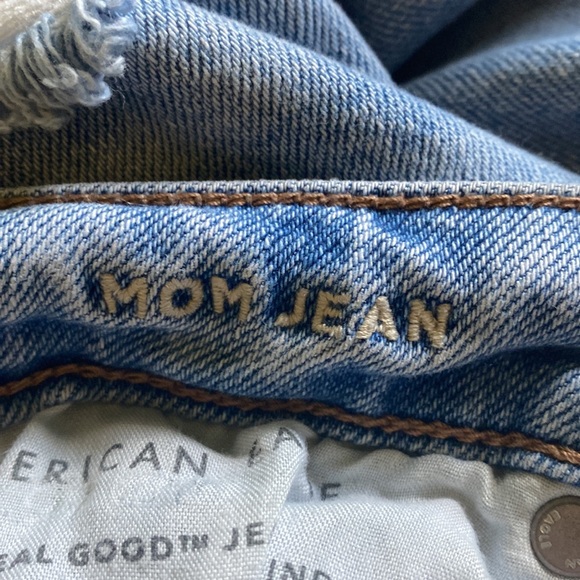 American Eagle Outfitters Distressed Mom Jean Size 4 EUC - Picture 8 of 8